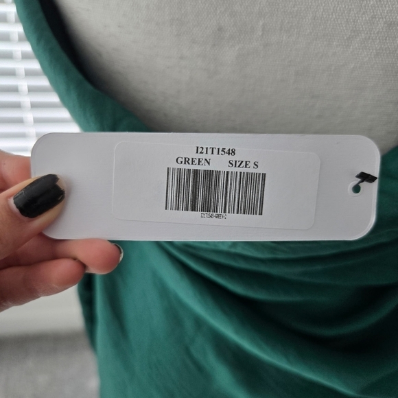 Olia Emerald Green Bell Sleeve Cowl Neck top. Size Small. New.Stylish green co - Picture 11 of 11